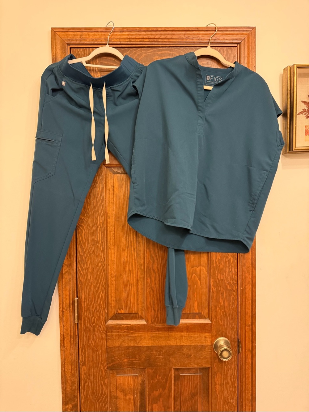 FIGS Women’s Caribbean Blue Scrub Set